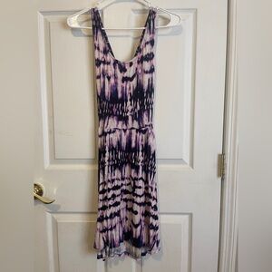 Tie-Dye Scoop Neck Sleeveless Dress in Purple and White